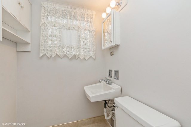 bathroom featuring toilet and sink