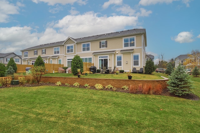 view of front facade with a front lawn