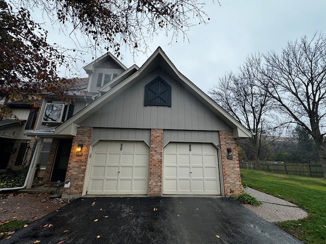 view of front of property with a front yard