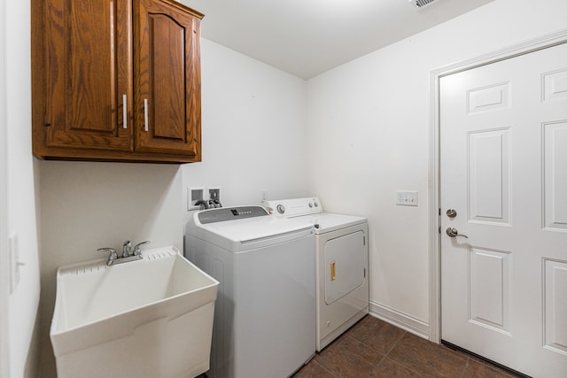 washroom featuring cabinets, sink, and washing machine and clothes dryer