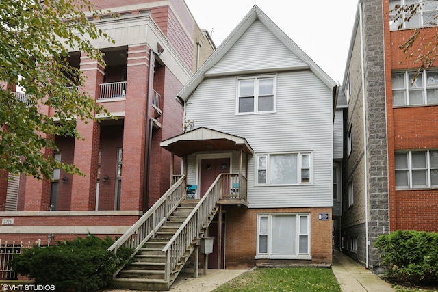 view of front of house with a balcony