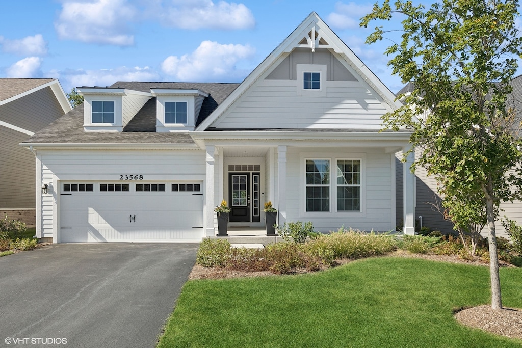 view of front of house with a front lawn