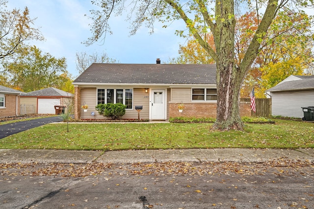 view of front of house featuring a garage and a front yard