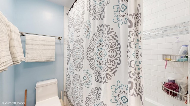 704 Lorraine Cir, Highland Park, IL 60035 - full bath with toilet