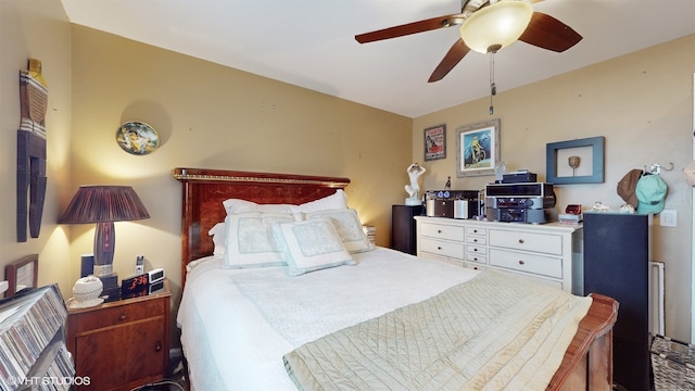 bedroom featuring ceiling fan