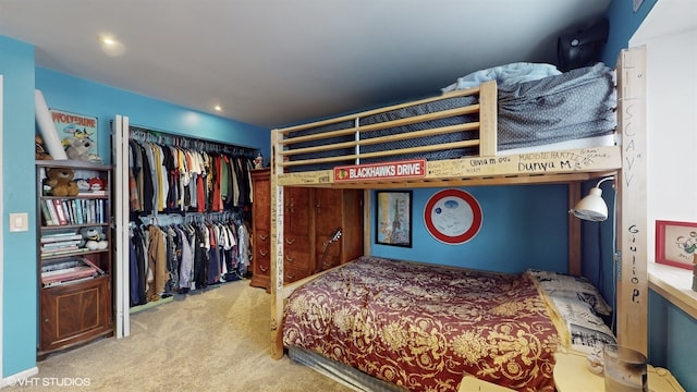 bedroom featuring carpet flooring and a closet