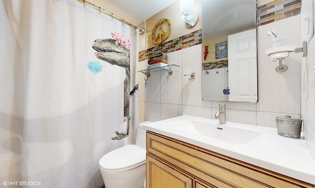 bathroom featuring a shower with shower curtain, backsplash, vanity, toilet, and tile walls