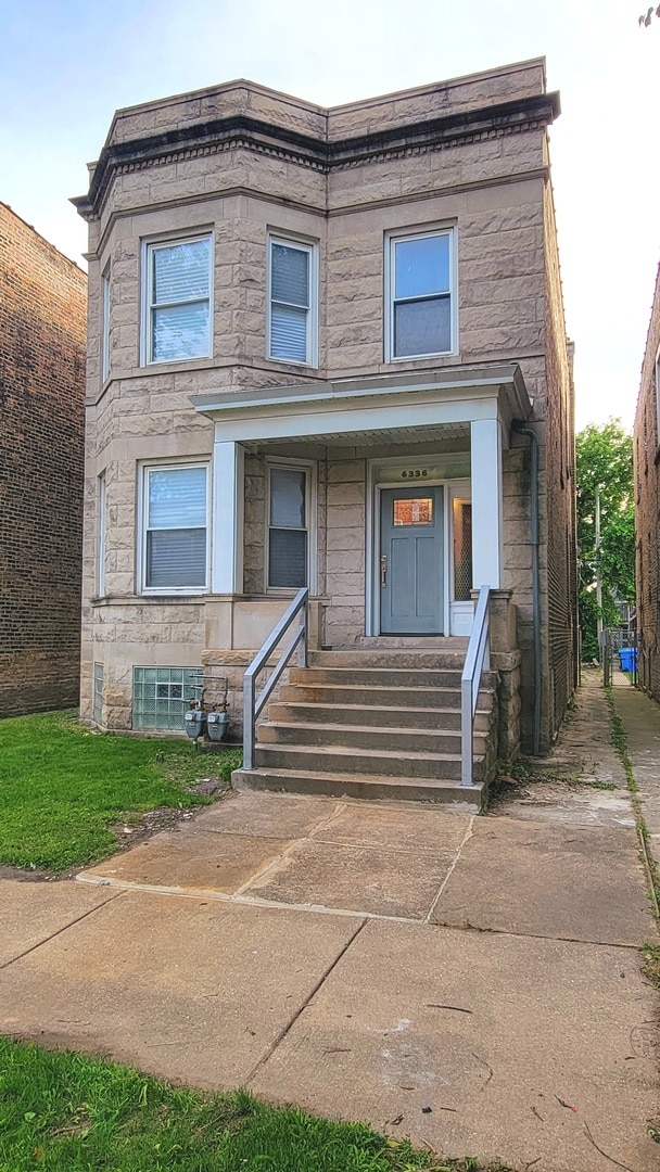 view of front facade