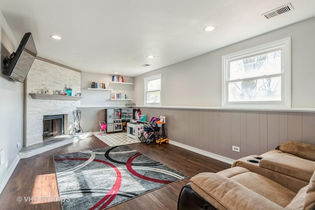980 Brush Hill Ln, Lake Zurich, IL 60047 - living area featuring wainscoting, a stone fireplace, wood finished floors, baseboards, and recessed lighting