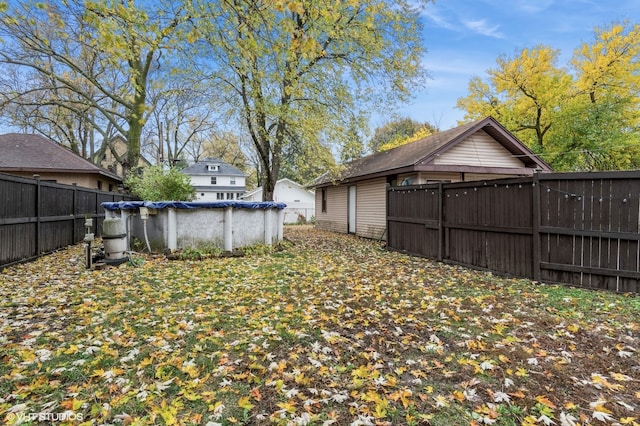 view of yard with a covered pool