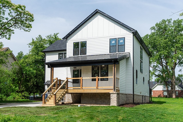 view of front facade featuring a front yard