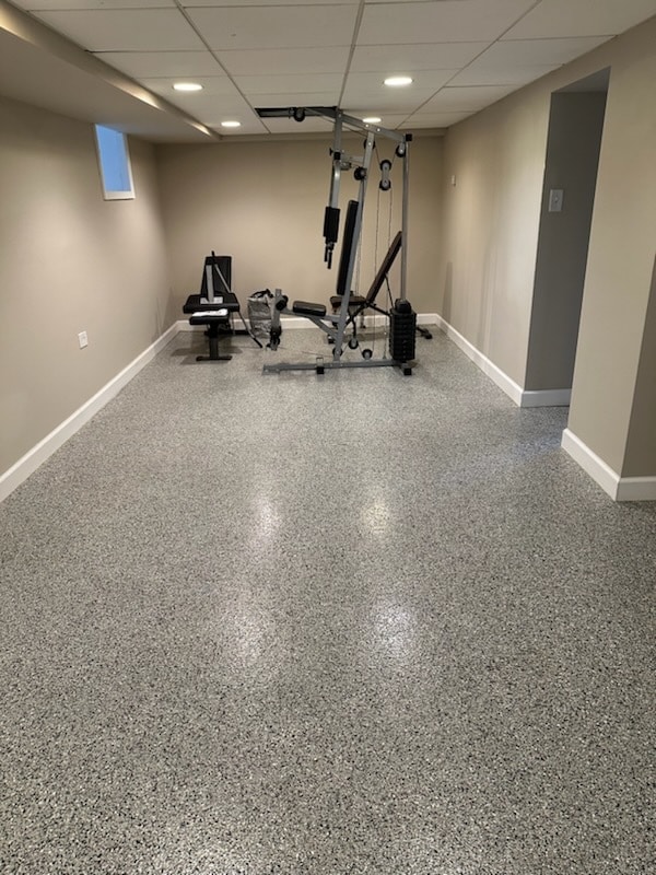 exercise area with a drop ceiling