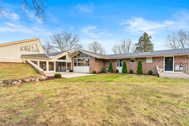 view of front of home featuring a patio and a front lawn