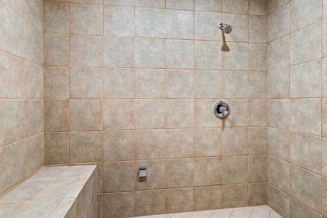 bathroom featuring tiled shower