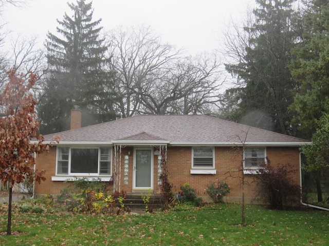 single story home featuring a front yard