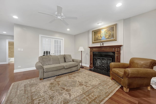 living room featuring recessed lighting, baseboards, and wood finished floors