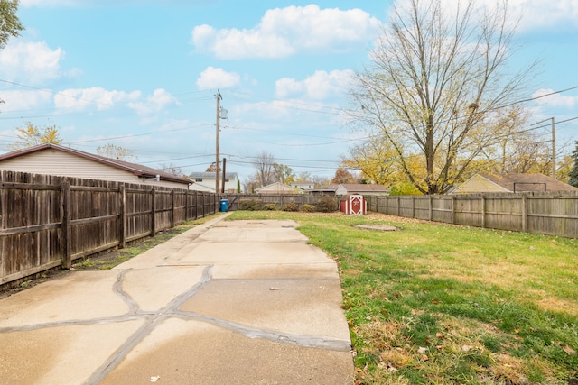 view of yard with a patio