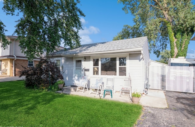 view of front facade featuring a front lawn and a patio area