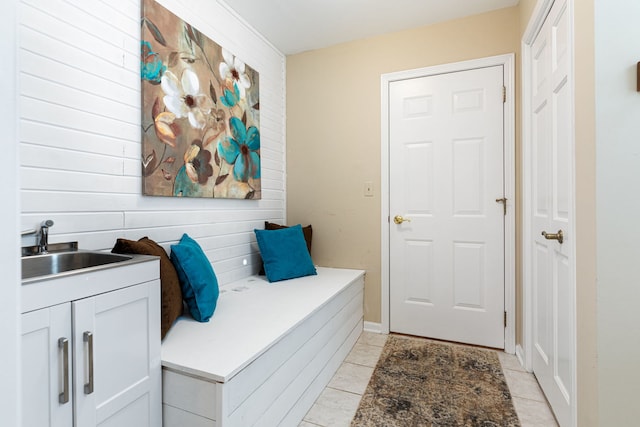 mudroom featuring sink and light tile patterned flooring