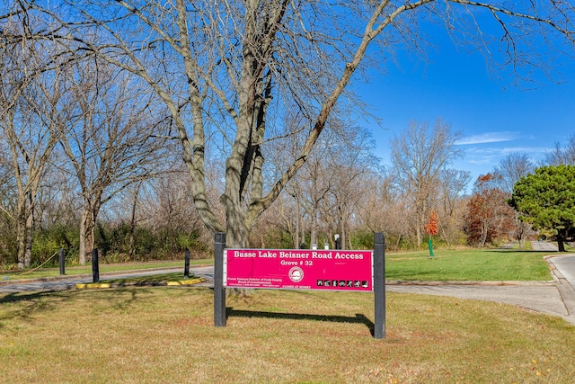 view of community featuring a yard