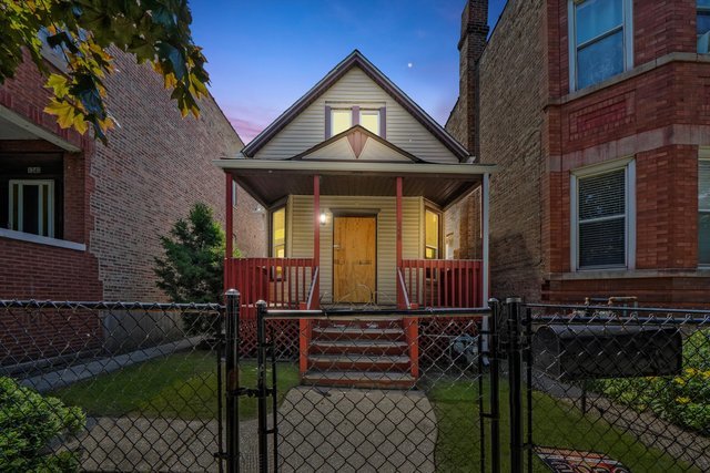 view of front of home with covered porch