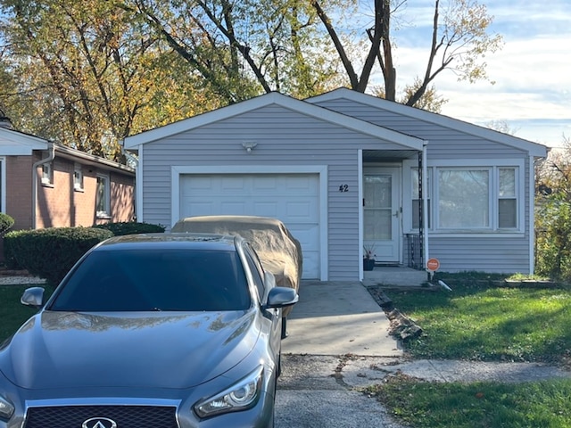 view of front facade featuring a garage and a front lawn