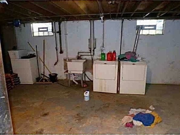 basement featuring washing machine and dryer