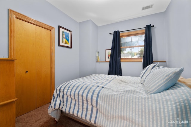 bedroom featuring carpet and a closet