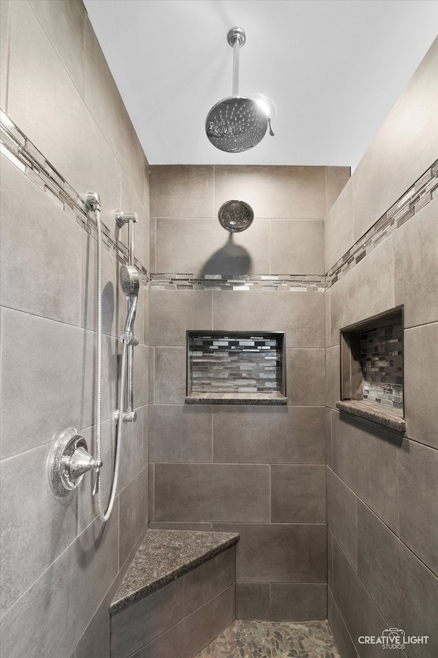 bathroom featuring tiled shower