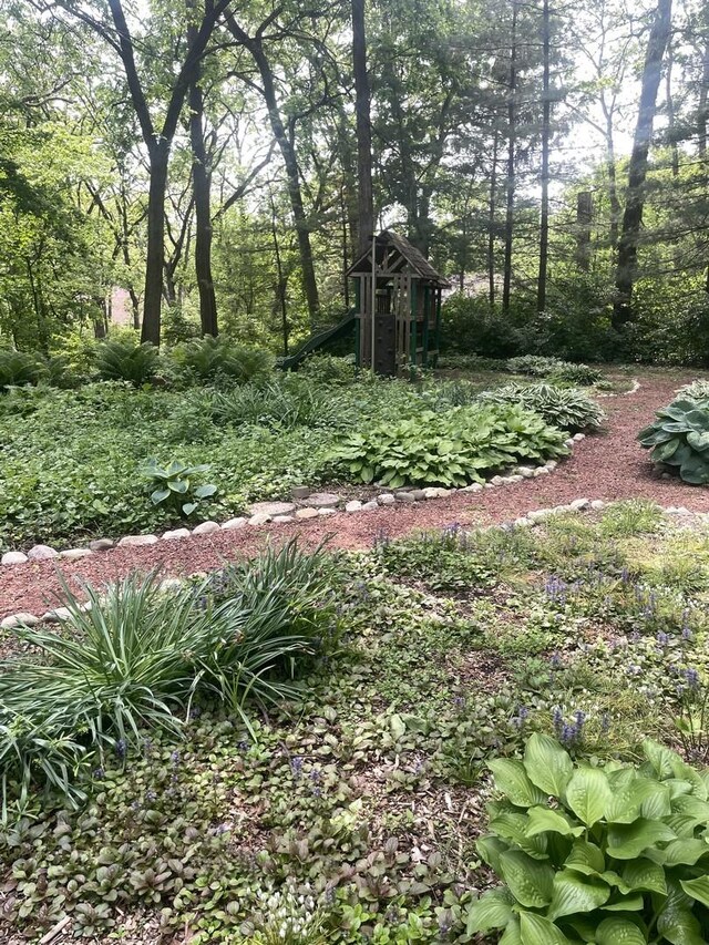 2418 Bennington Ln, Mchenry, IL 60050 - view of yard