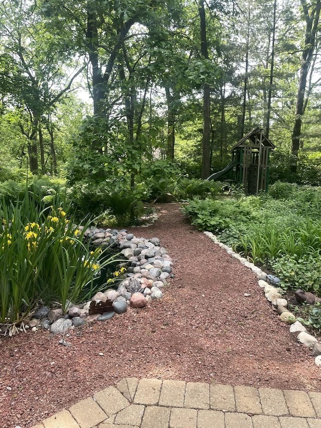 2418 Bennington Ln, Mchenry, IL 60050 - view of yard