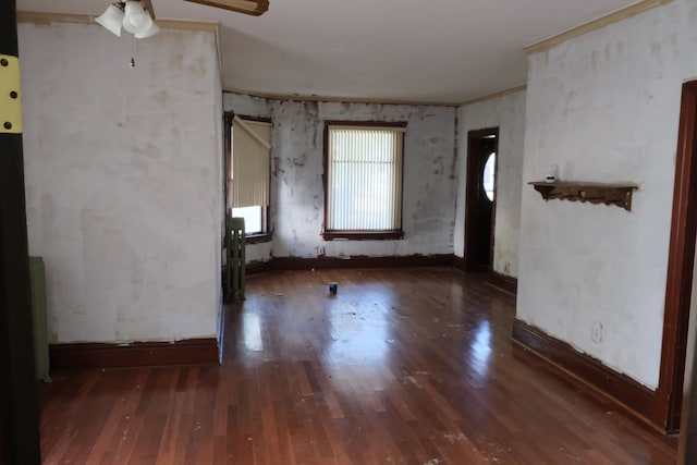 empty room featuring dark wood-type flooring and ceiling fan