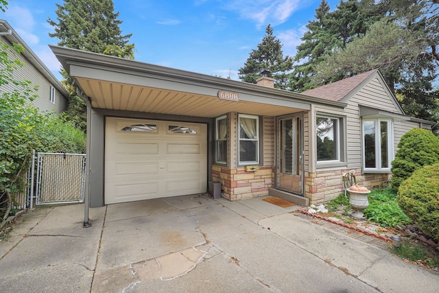 view of front of house with a front lawn