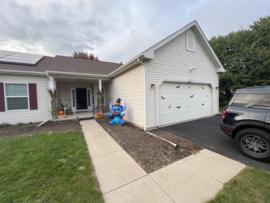 view of front of house with a garage and a front lawn