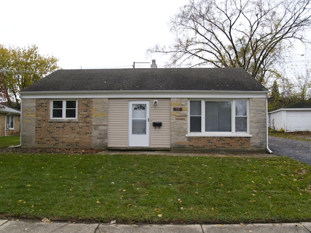 view of front of house featuring a front yard