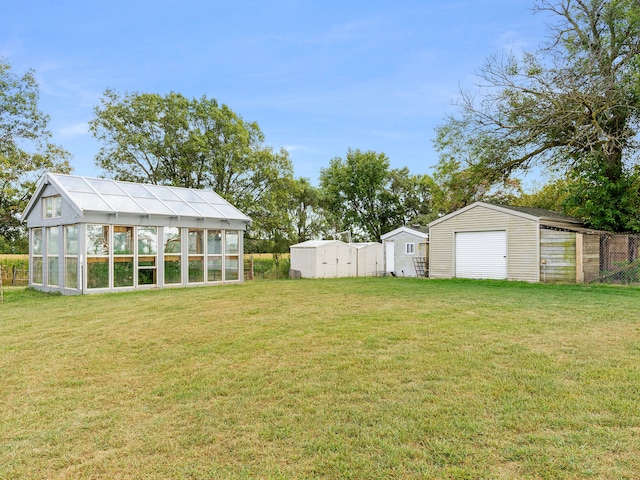 view of yard featuring an outdoor structure