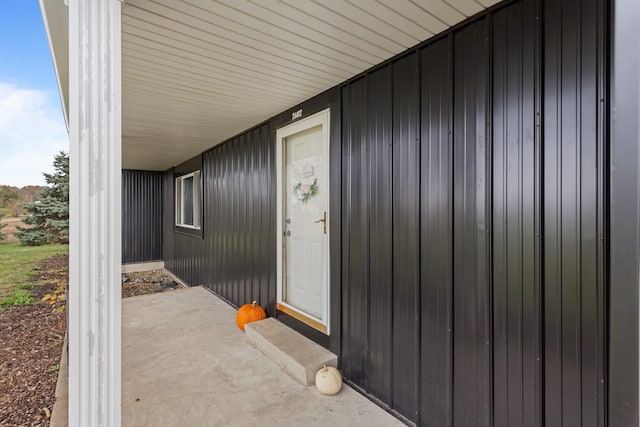 property entrance with covered porch