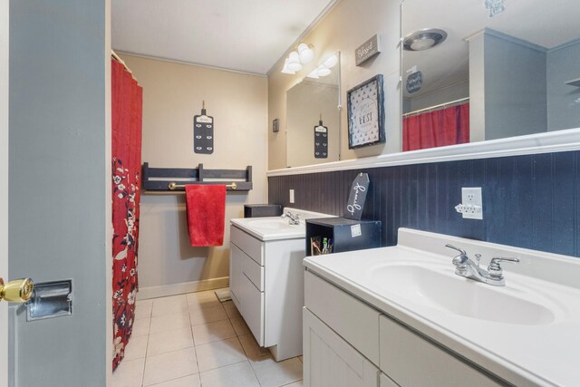 carpeted bedroom with ceiling fan, crown molding, and a closet