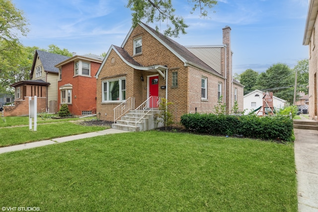 view of front of property with a front lawn