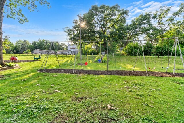 view of yard featuring a water view