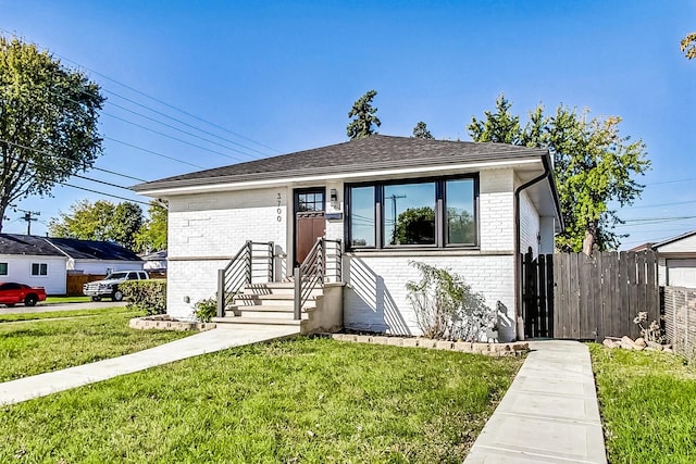 view of front of house featuring a front yard