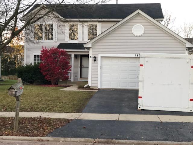 view of front property featuring a front lawn and a garage