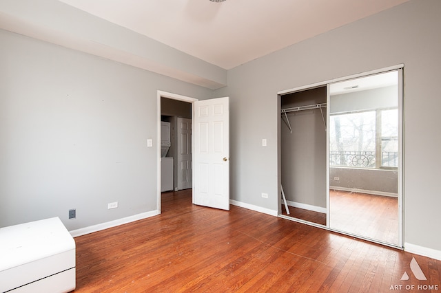 unfurnished bedroom with hardwood / wood-style flooring and a closet