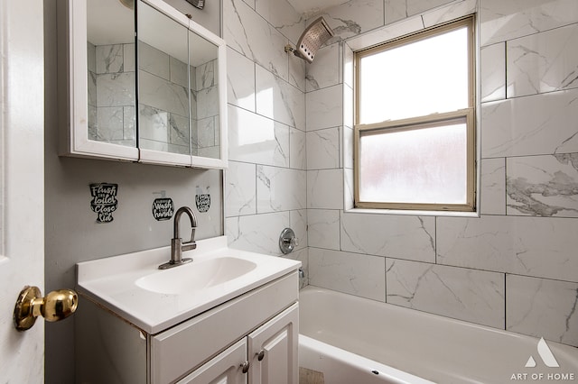 bathroom with vanity, plenty of natural light, and tiled shower / bath