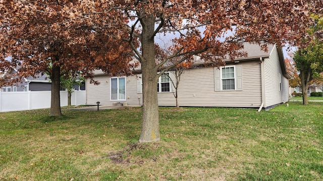 back of house featuring a lawn