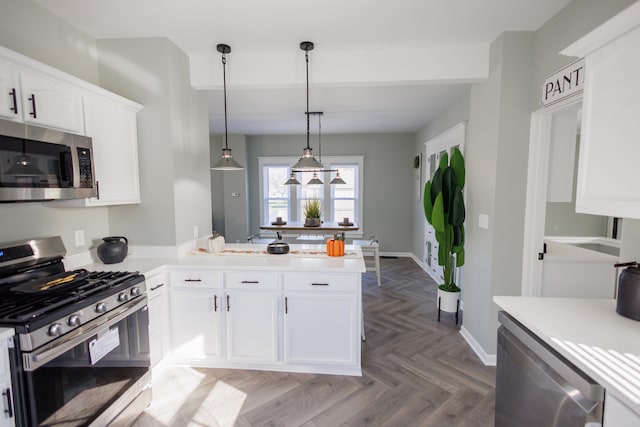 kitchen with stainless steel appliances, white cabinetry, kitchen peninsula, decorative light fixtures, and light parquet floors