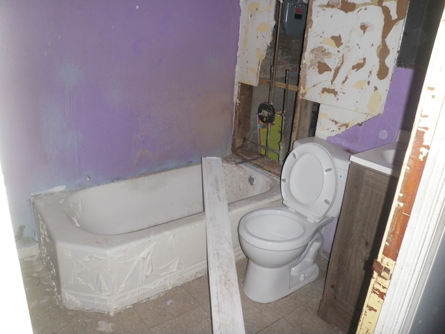 bathroom featuring tile patterned floors, toilet, and a bathtub