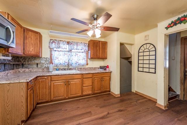 kitchen featuring ceiling fan, dark hardwood / wood-style floors, sink, and decorative backsplash