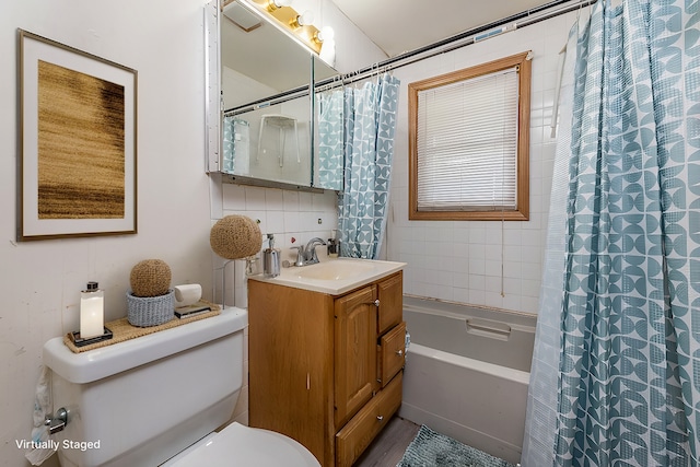 full bathroom with shower / bathtub combination with curtain, vanity, toilet, and tasteful backsplash