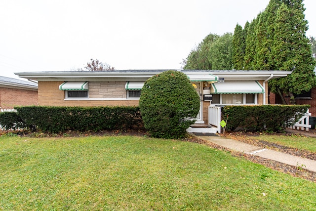 view of front facade with a front yard